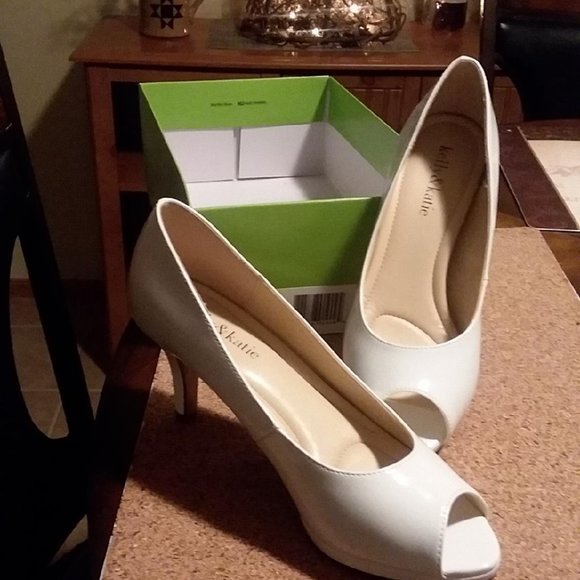 Heels - Picture 1 of 2